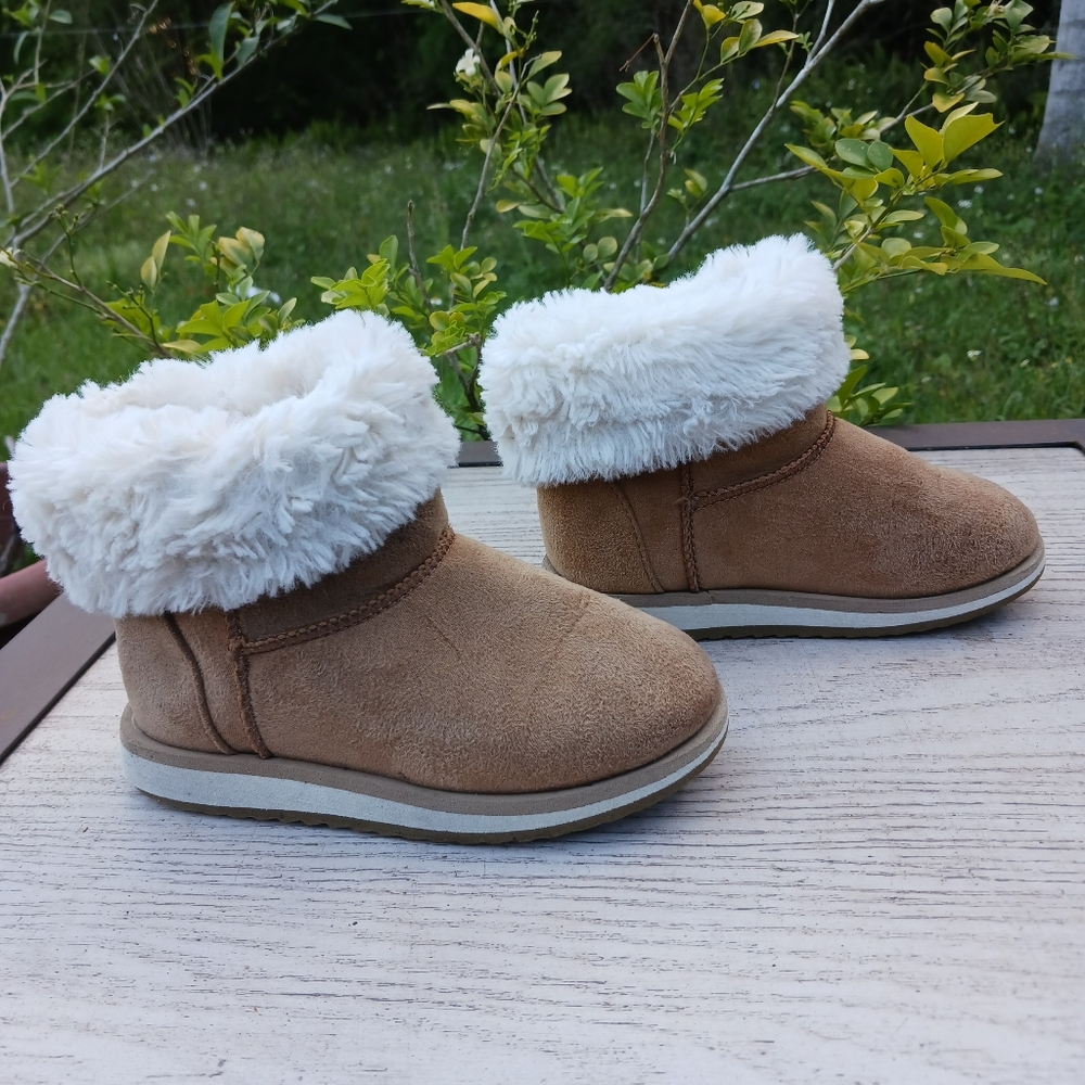Cozy Brown Suede Faux Shearling Winter Boot Unisex Baby Size 9